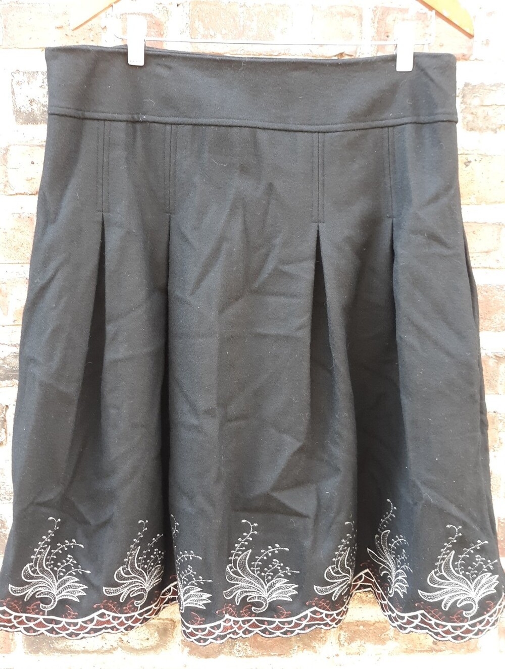 Young Essence Black Pleated Embroidered Scalloped Hem A-Line Midi Skirt L